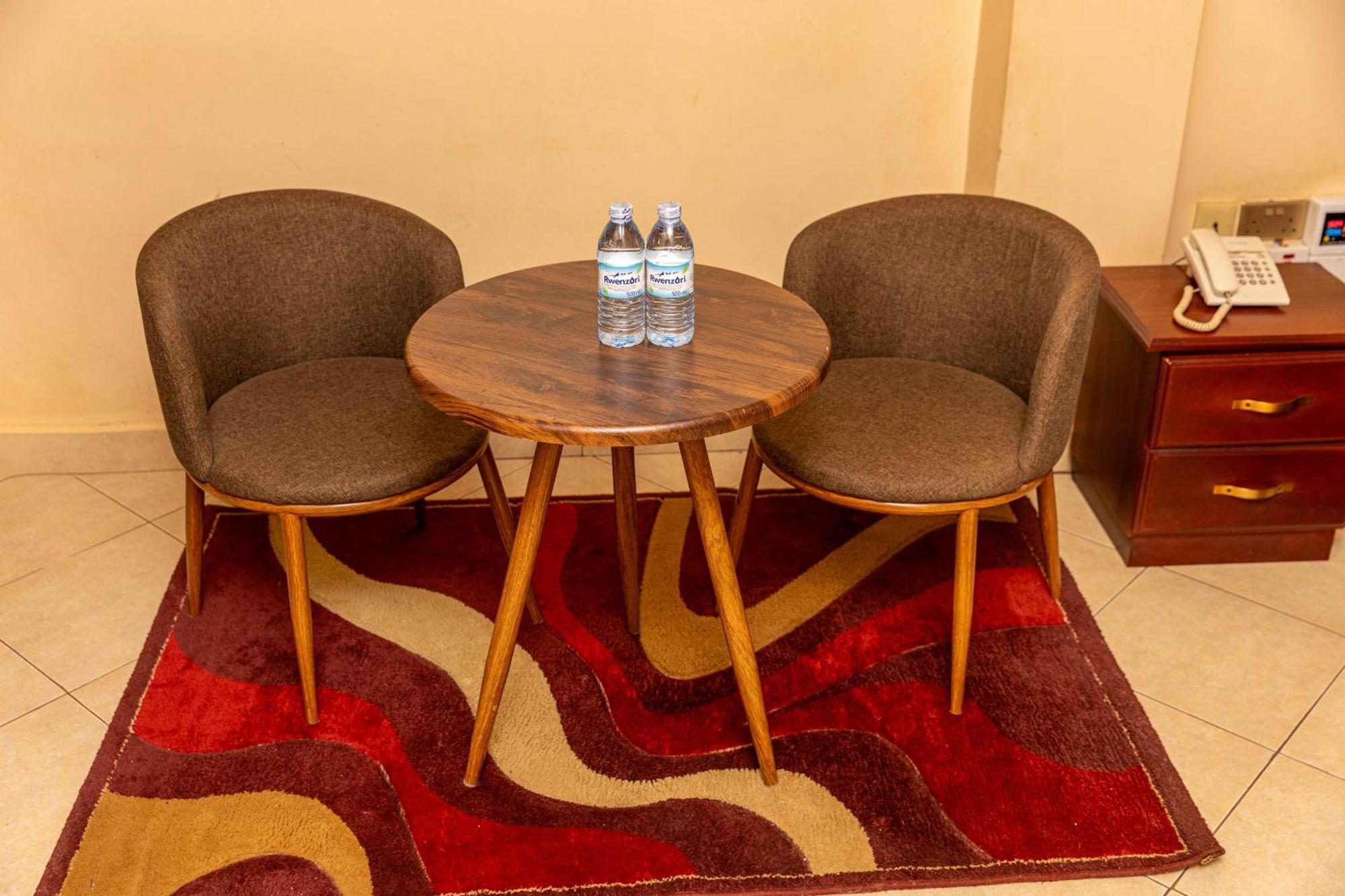 Ss Hotel Kampala Luaran gambar
